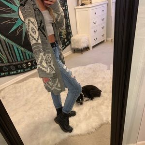 pac sun sweater (la hearts)